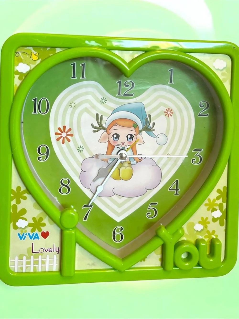 Lovely Green Heart Kids Elf Clock